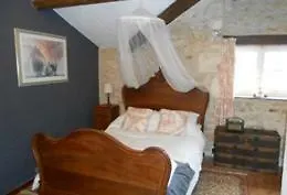 Noir Et D'hotes לינה וארוחת בוקר Genouille (Vienne)