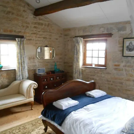 Noir Et D'hotes Genouille (Vienne)