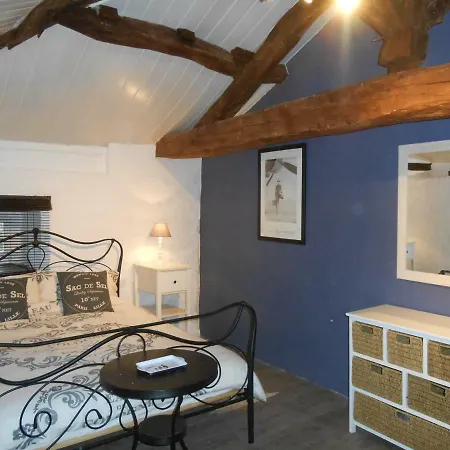 Noir Et D'hotes 住宿加早餐酒店 Genouille (Vienne)