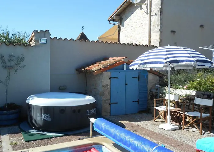 Noir Et D'hotes Couette-café Genouille (Vienne)