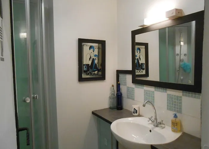 Noir Et D'hotes Couette-café 3*