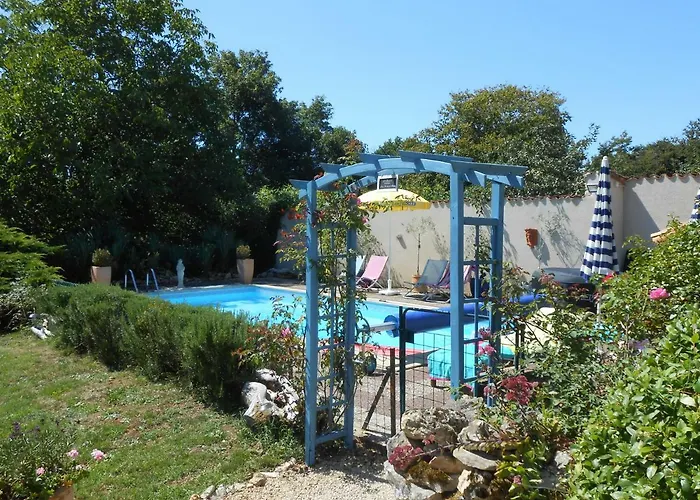 Noir Et D'hotes Couette-café 3*