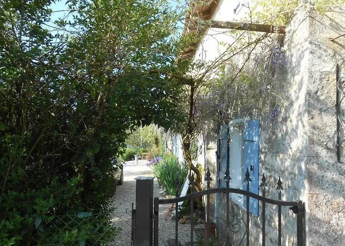 Noir Et D'hotes Couette-café 3*